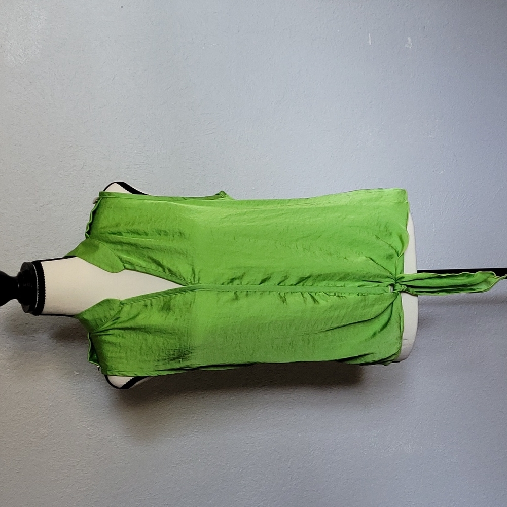 Women's size large sleeveless lime green top